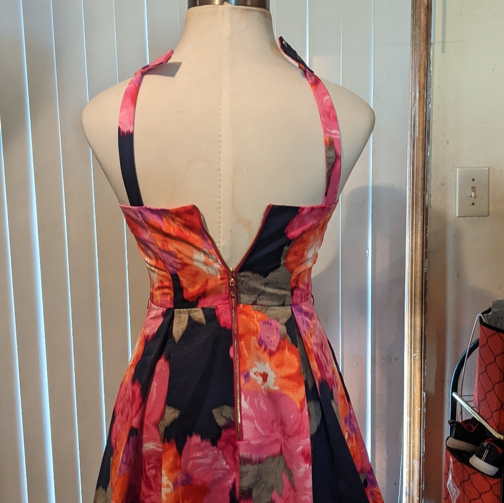 Dress - Picture 3 of 10